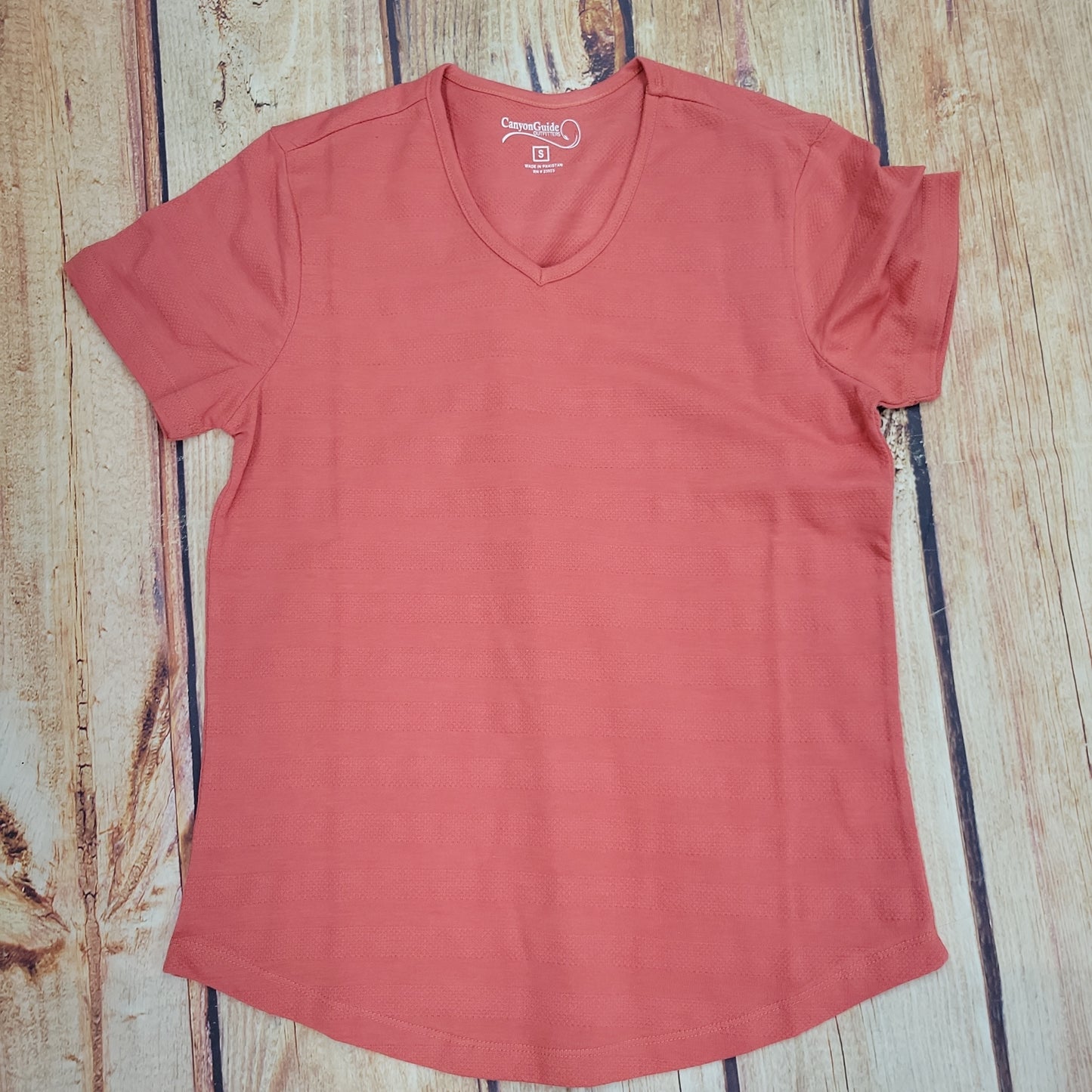 CLEARANCE CANYON GUIDE GLENDA VNECK TEXTURED TEE 30216