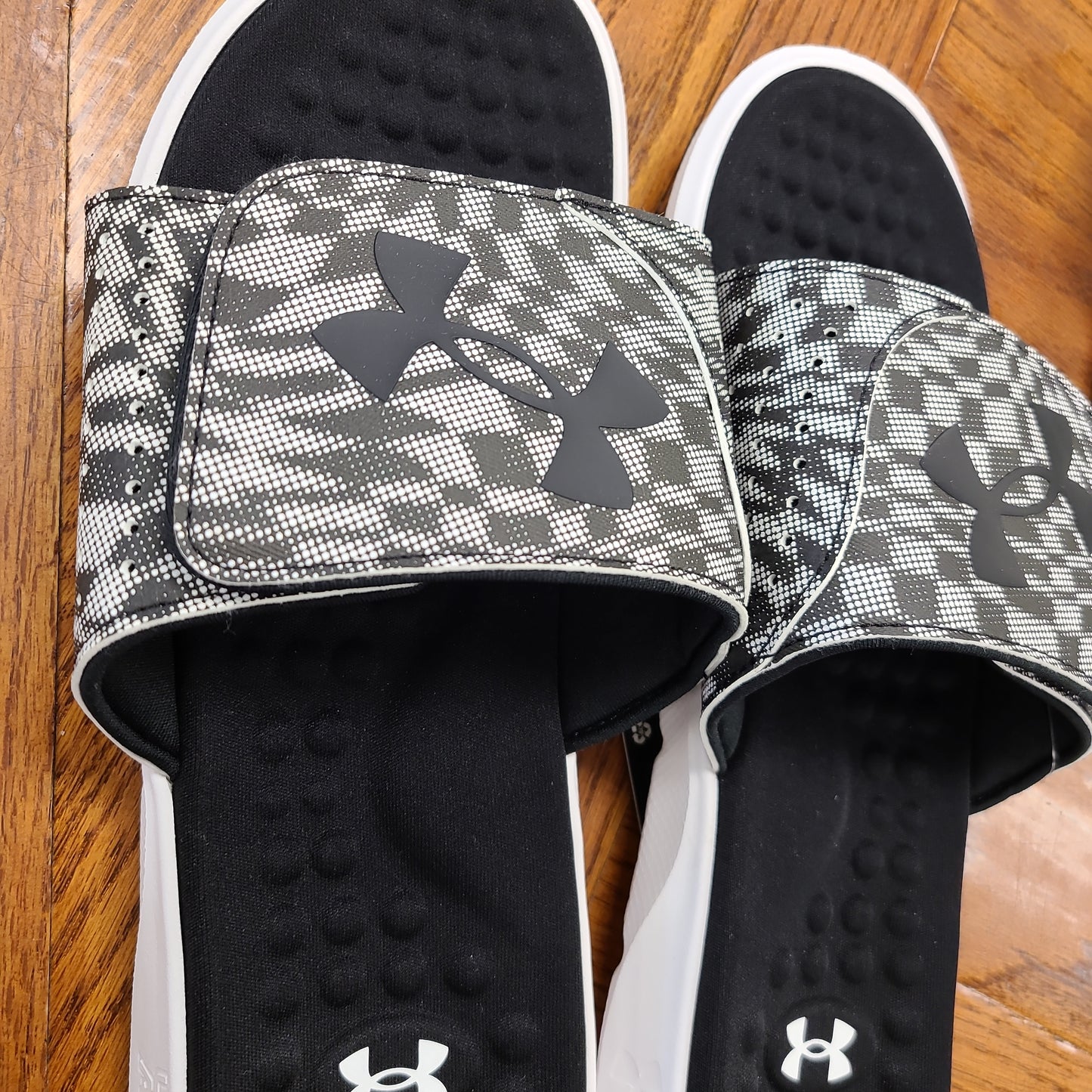 CLEARANCE Under Armour M Ignite Graphic Strap Slide Black/White Race Check Mens