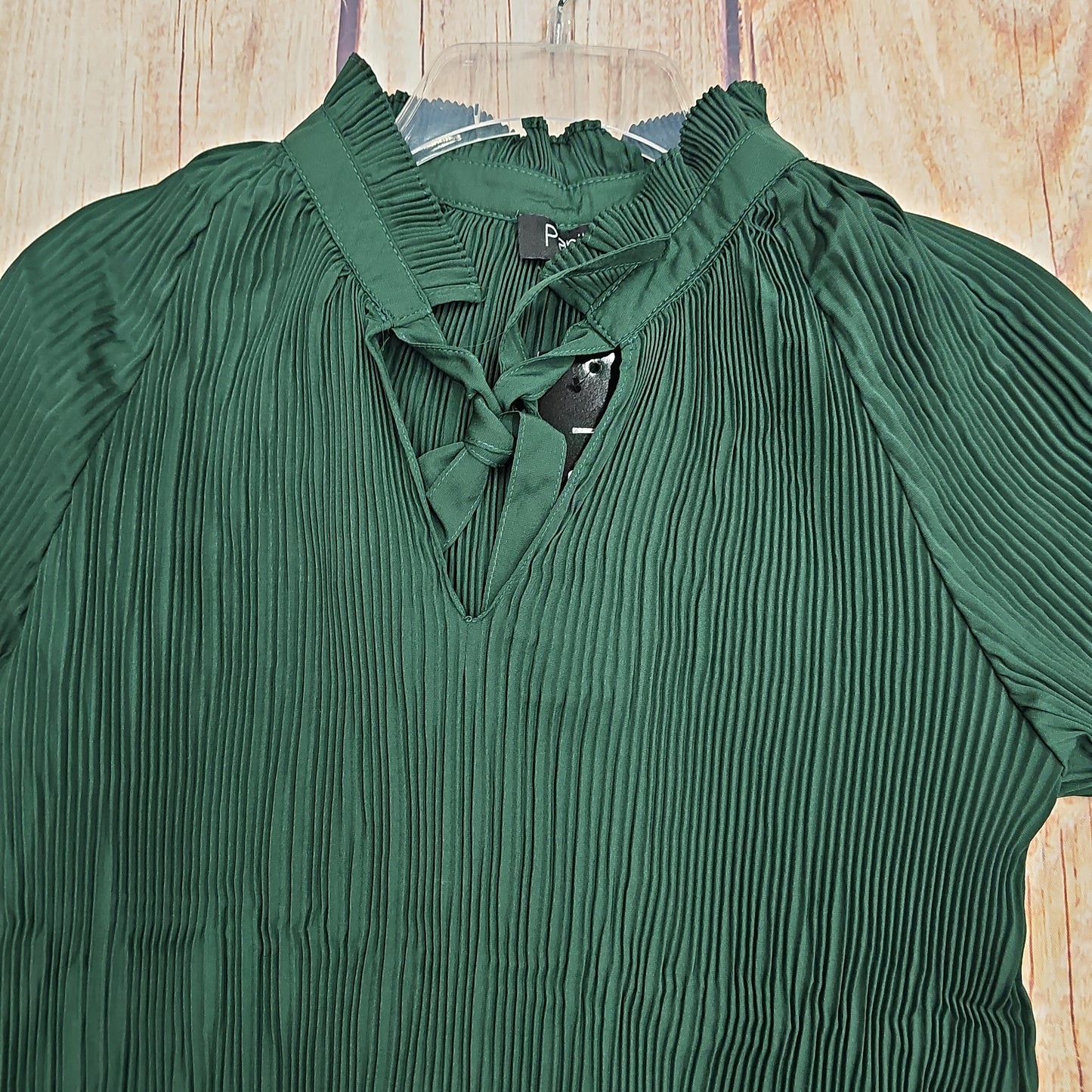 PAPILLON EMERALD PLEATED BLOUSE WITH NECK TIE