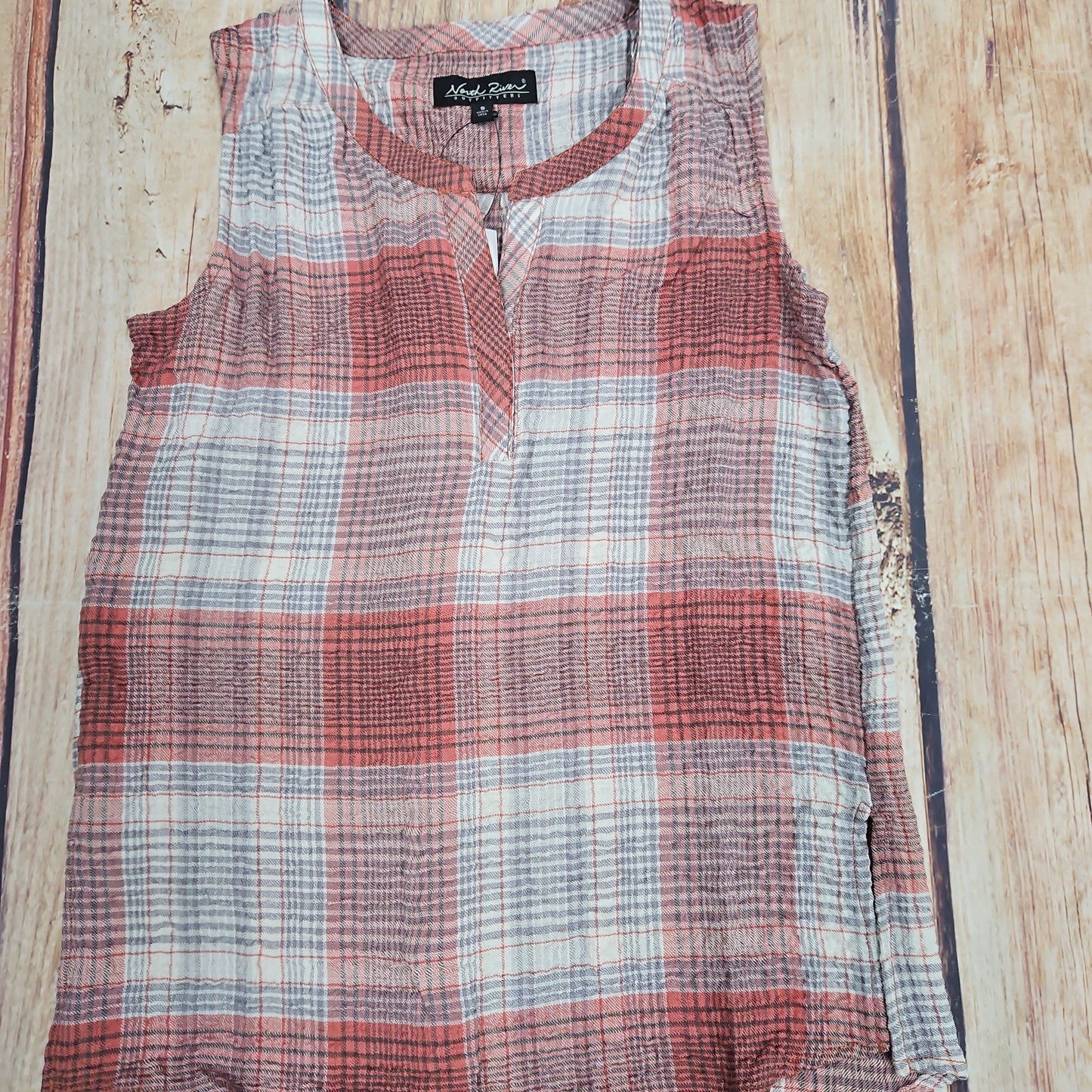 NORTH RIVER SLEEVELESS CRINKLE TOP