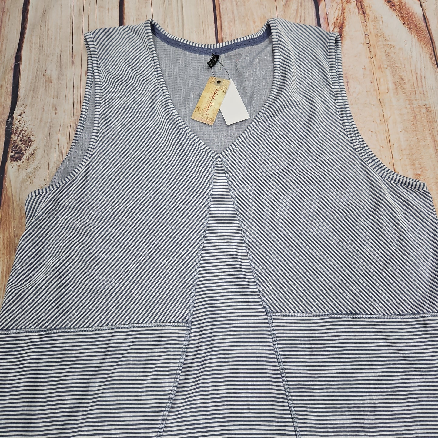 NORTH RIVER SLEEVELESS STRIPE VNECK TANK NRL1343