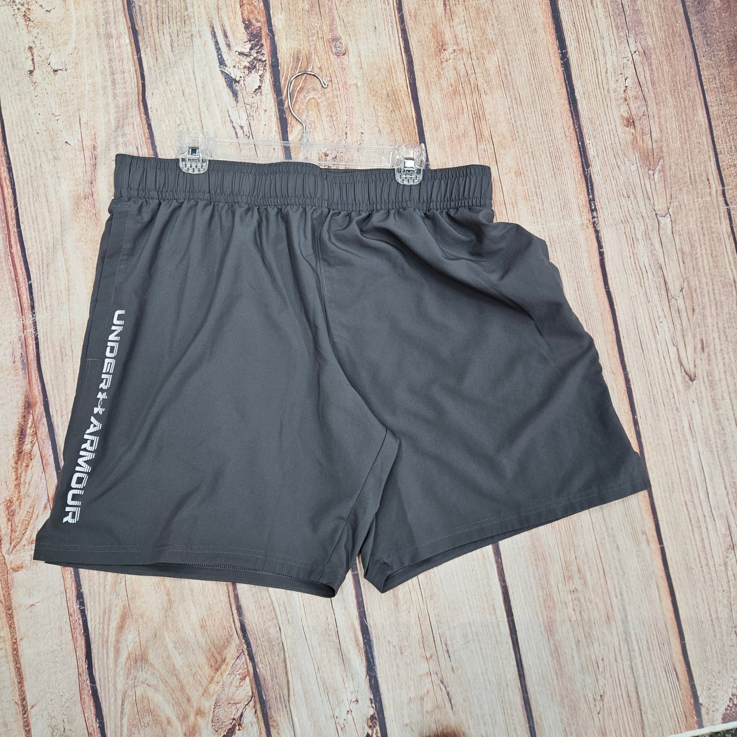 UA WOVEN MENS GRAY SHORTS 1383356