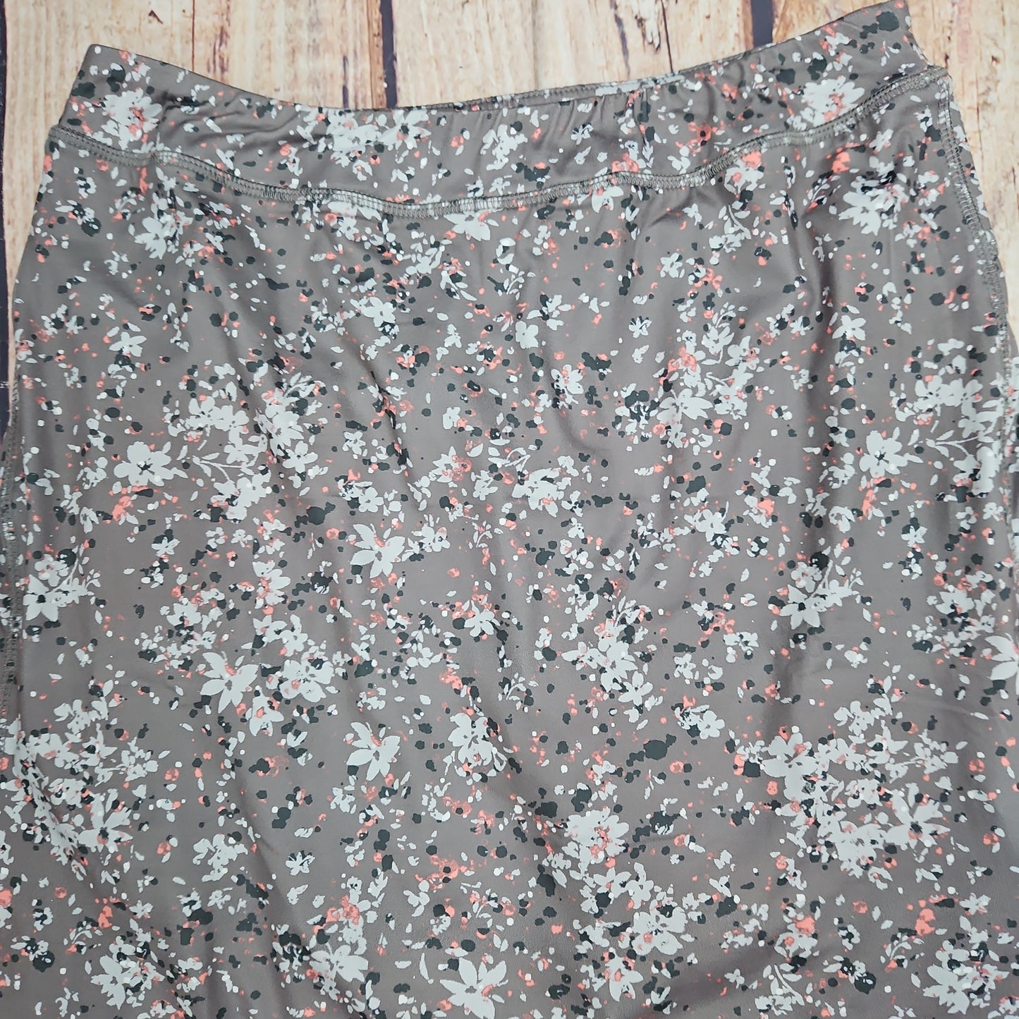 NORTH RIVER FLORAL PRINT GRAY SKORT