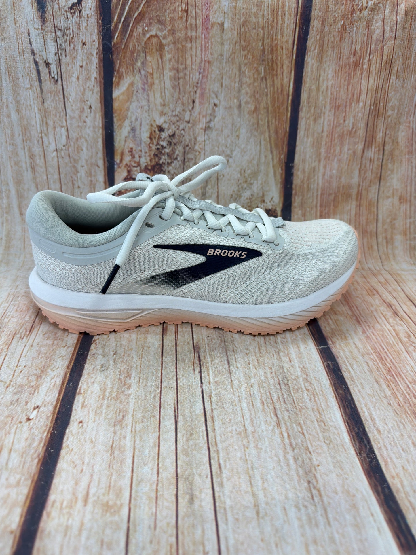 CLEARANCE Brooks 120424-195 Revel 7 Oyster/White/Tropical Peach Womens