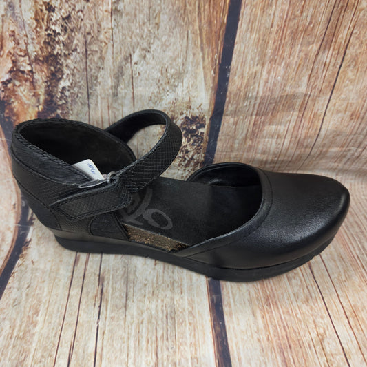CLEARANCE OTBT Companion Mary Jane Wedge Black #6