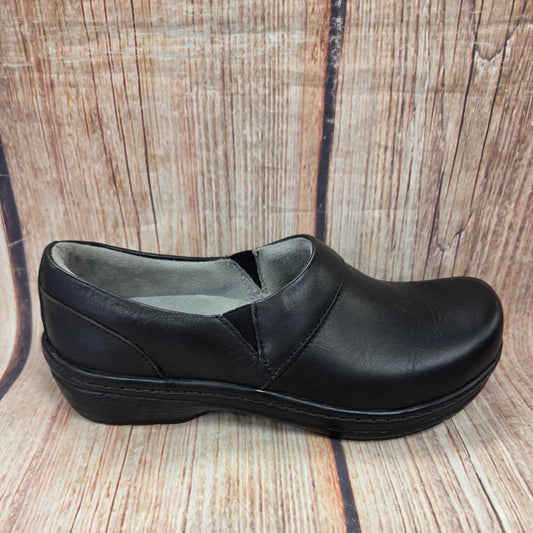 CLEARANCE Klogs 0166 Mission Black Smooth #22