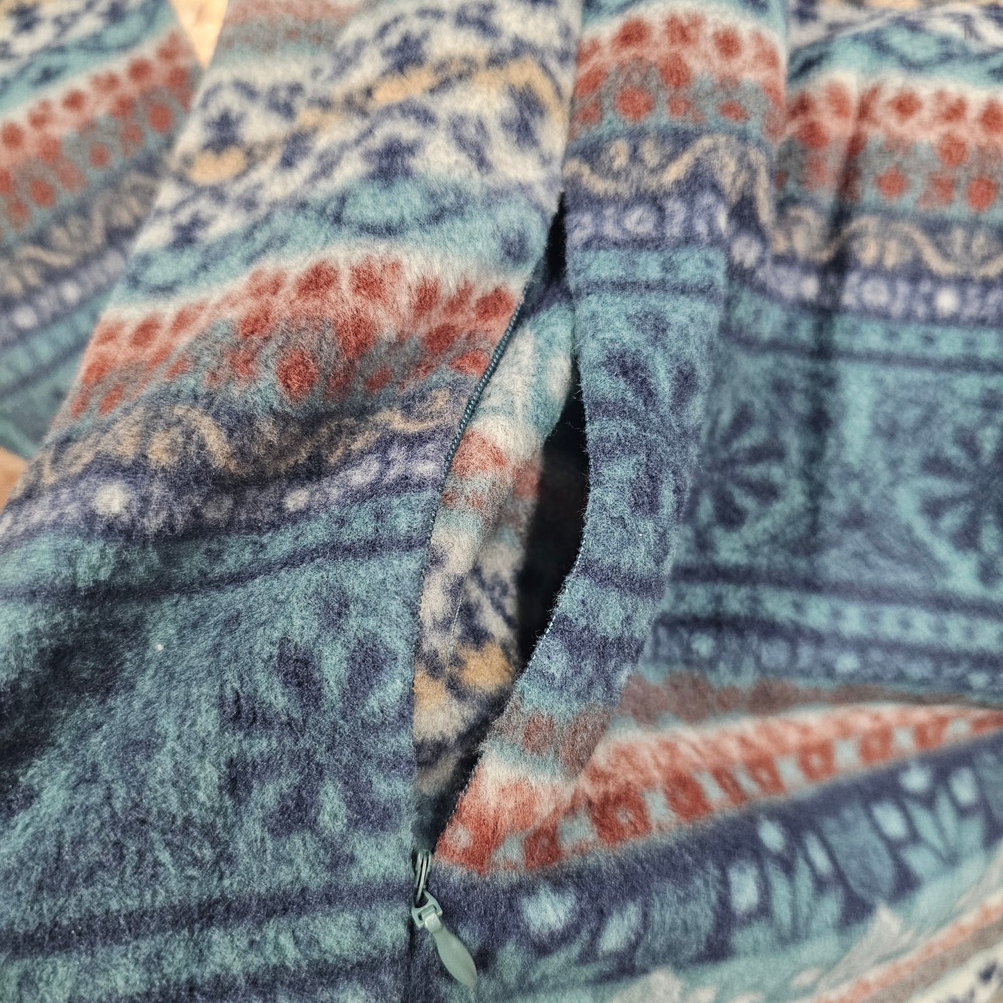 NORTH RIVER PRINT FLEECE SHAWL COLLAR KNIT