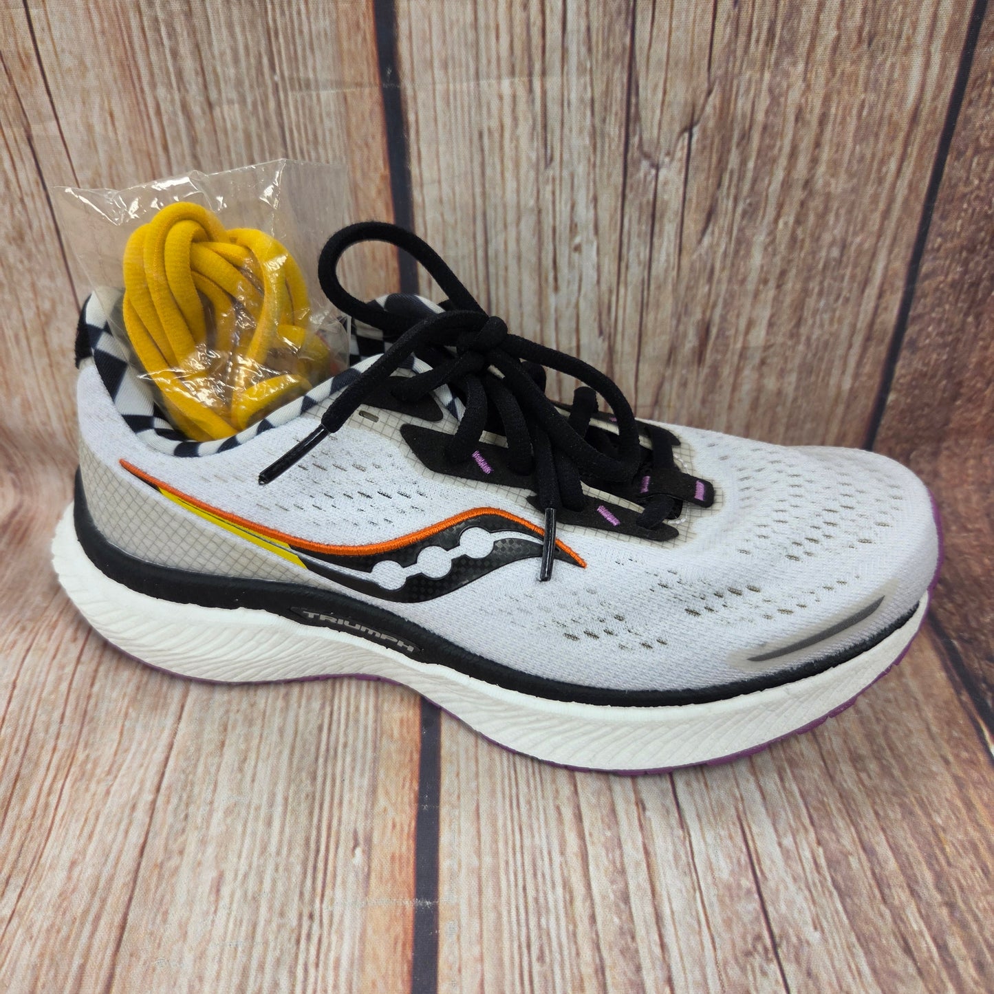 CLEARANCE Saucony S10678-40 Triumph 19 Check White/Black/Yellow/Orange Women's #43