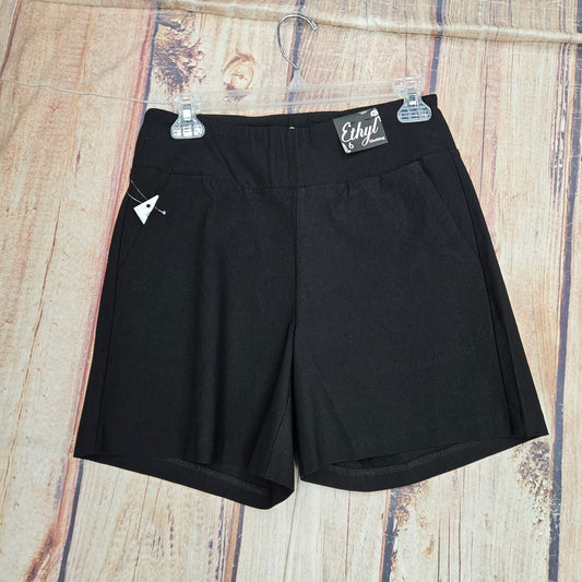 ETHYL BLACK PULL ON SHORT WIDE LEG P551BBLK