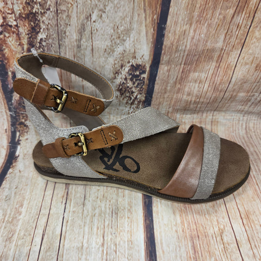 CLEARANCE OTBT March On Grey Silver Sandal #11
