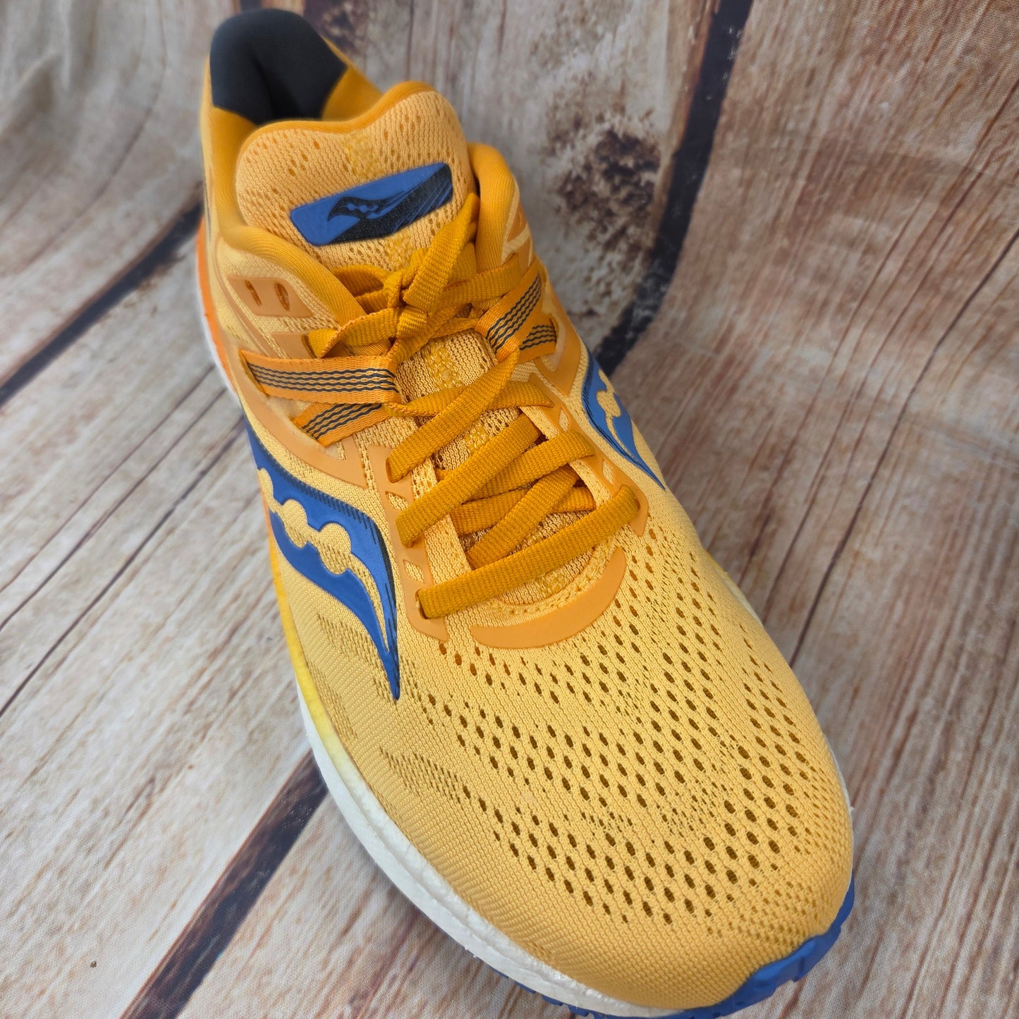 CLEARANCE Saucony S10759-30 Triumph 20 Gold/Horizon Orange Women