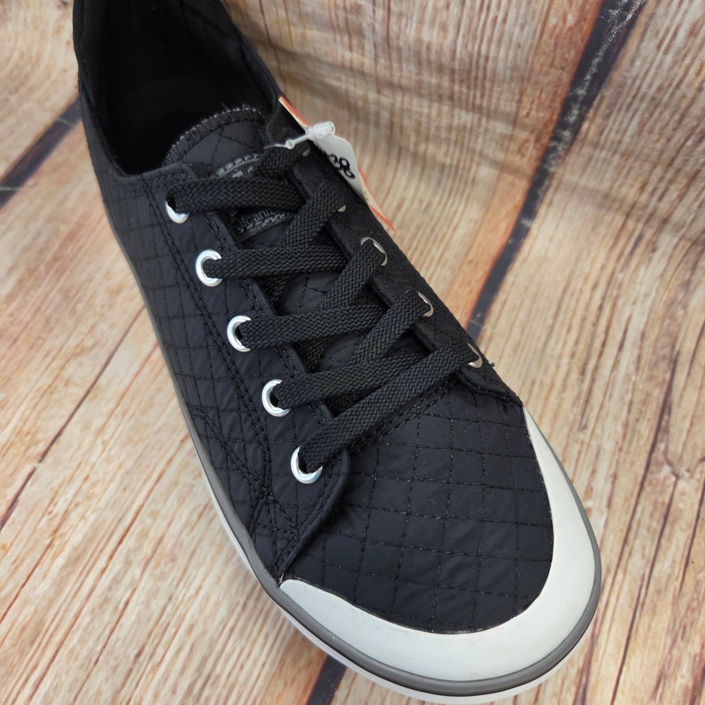 CLEARANCE Keen 1021931 Elsa Sneaker Black Quilt Women's #38