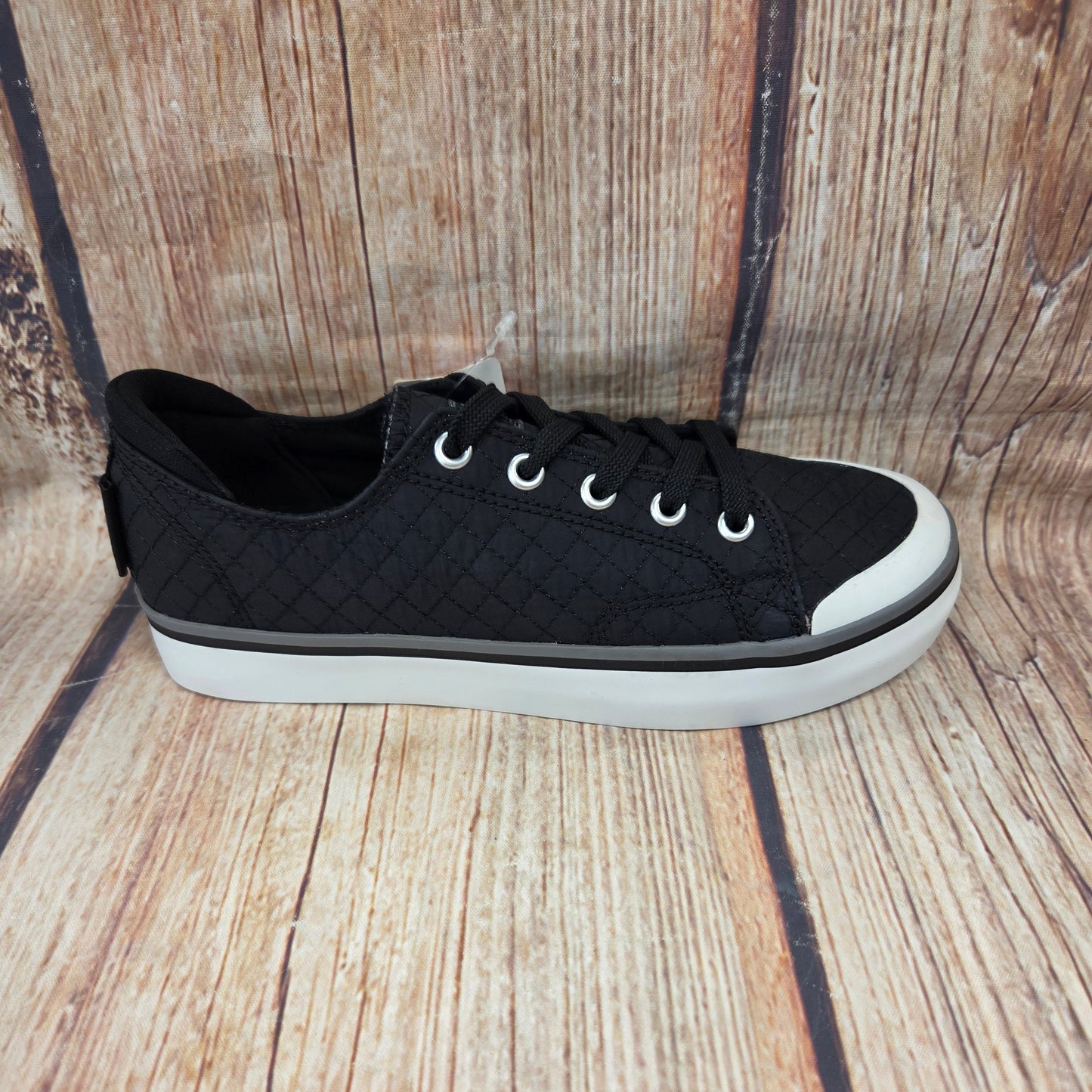 CLEARANCE Keen 1021931 Elsa Sneaker Black Quilt Women's #38