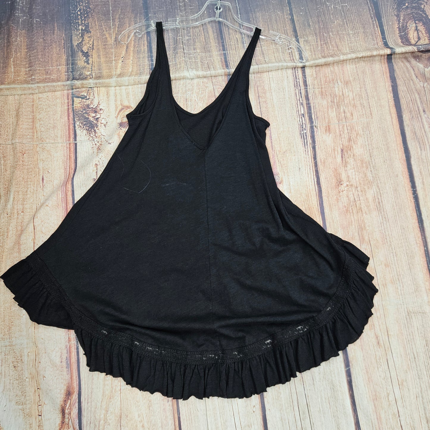 ANGIE SLUBBY V NECK LACE HEM TANK X2N56